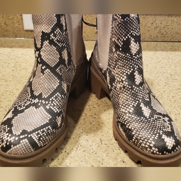 Python Print Combat Boots - Picture 3 of 10